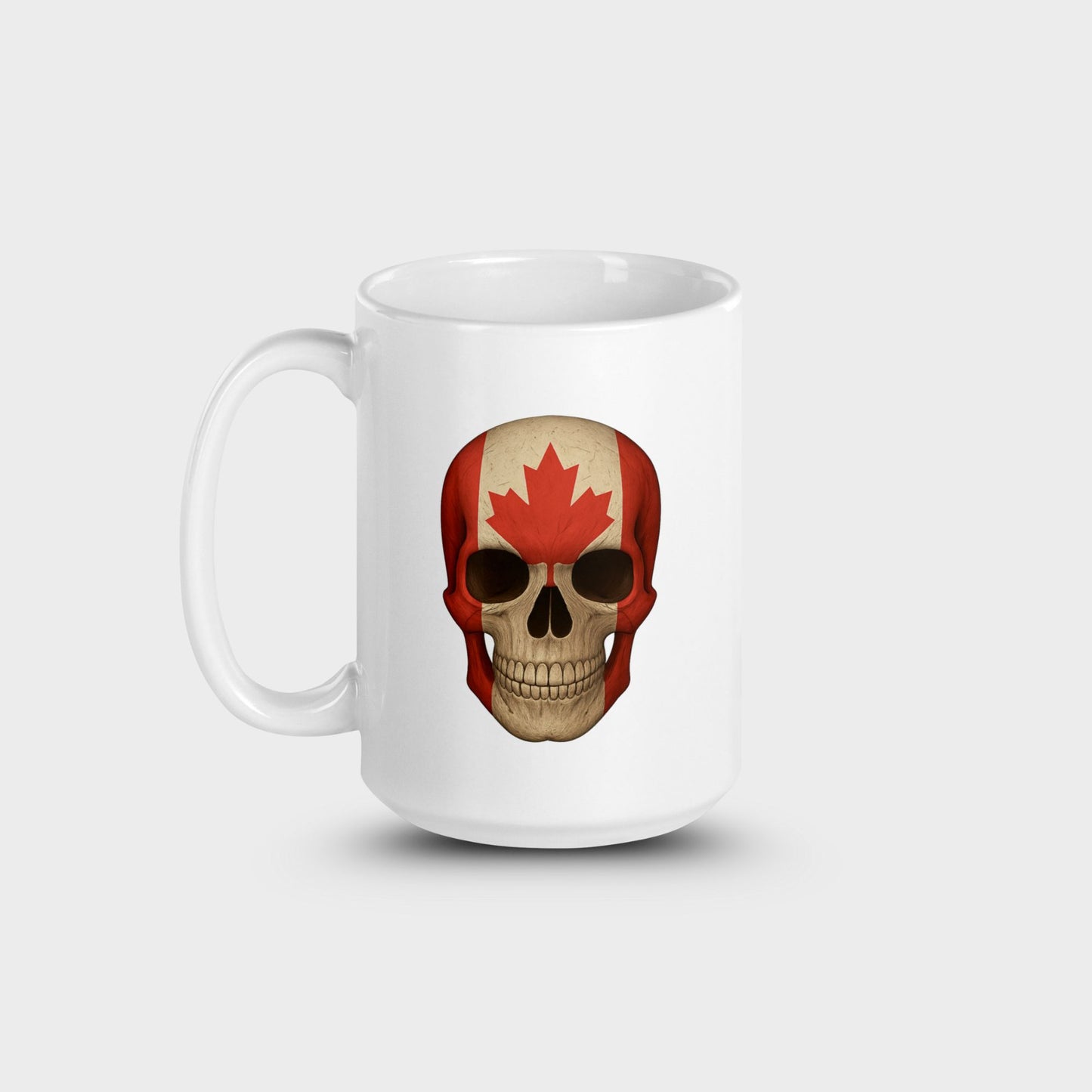 Tasse blanche brillante avec tête de mort et drapeau canadien